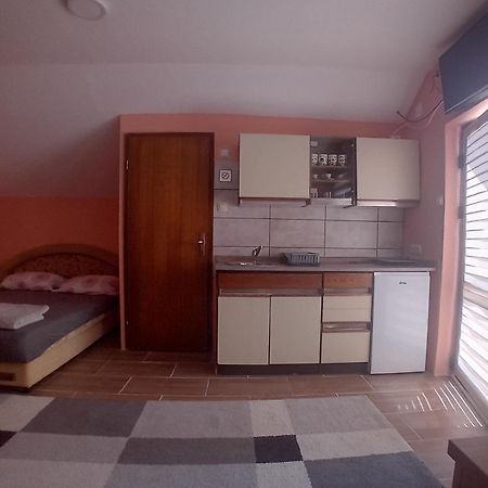 Red Apartman 2 Trebinje Ngoại thất bức ảnh